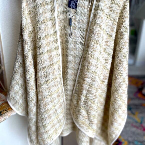 Charlie Paige cream and metallic gold open front shawl/wrap/shrug - Picture 1 of 6